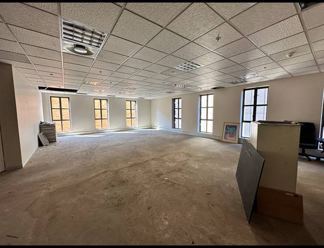 1,037M² OFFICE TO LET IN ROSEBANK